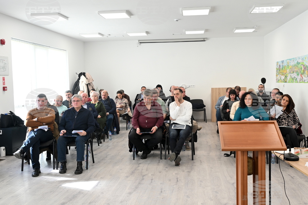 Общинският съвет в Монтана прие декларация срещу отстраняването на д-р Красимир Каменов от Съвета на директорите на болницата в града 