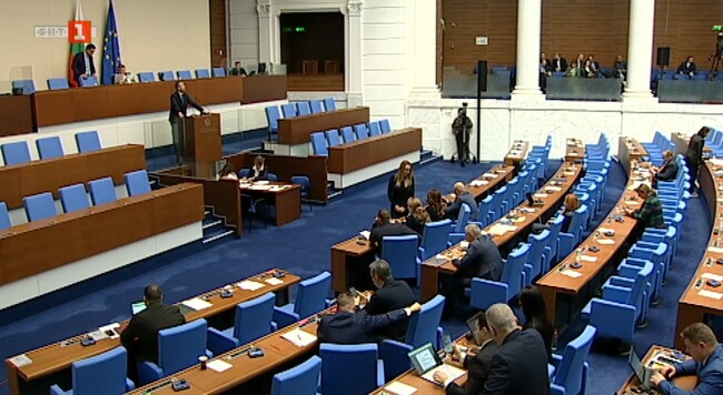Парламентът отложи гласуването на второ четене на законовите промени, с които се въвеждат мултифондове в допълнителното пенсионно осигуряване