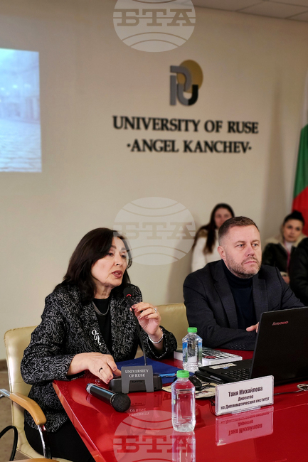 Таня Михайлова и Георги Милков представиха в Русе книгата си с разкази и документи за спасяването на медиците ни в Либия