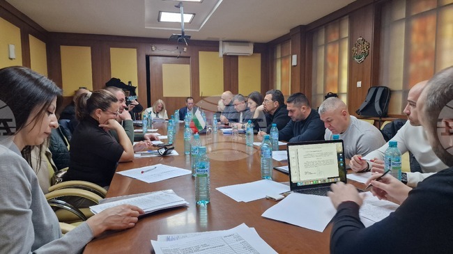 Преобразуване на средно училище „Иван Вазов“ в основно и годишният план за младежта обсъдиха общинските съветници в Своге