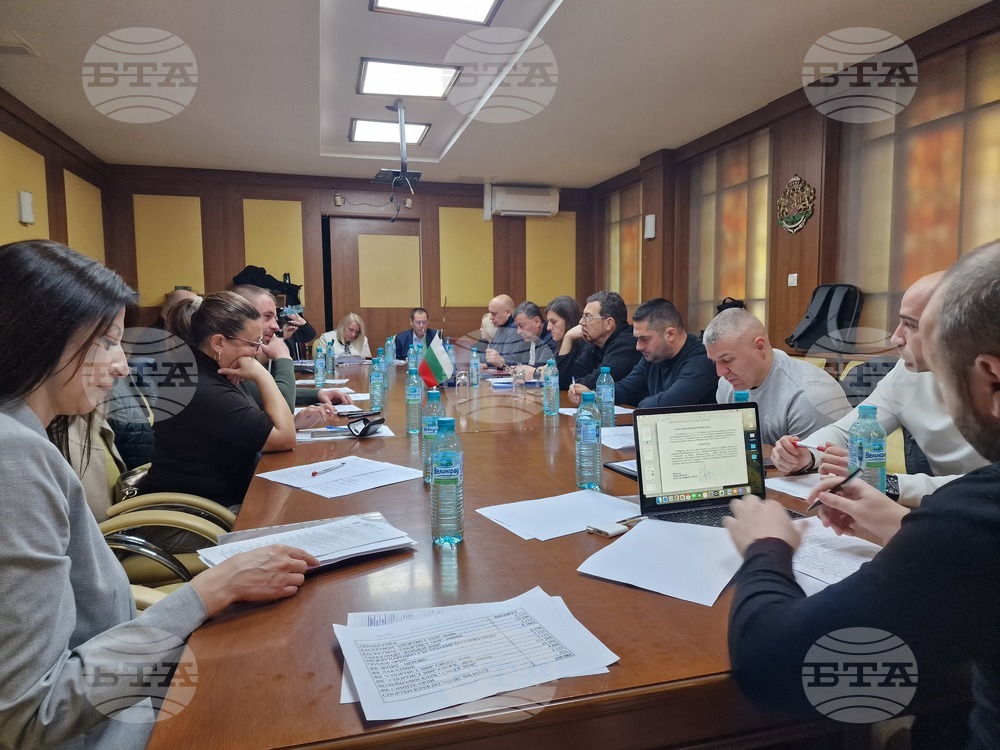 Преобразуване на средно училище „Иван Вазов“ в основно и годишният план за младежта обсъдиха общинските съветници в Своге