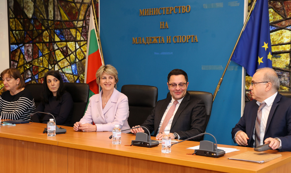 Министерство на младежта и спорта: Весела Лечева и Александър Пулев коментираха възможностите за финансиране на спортната база