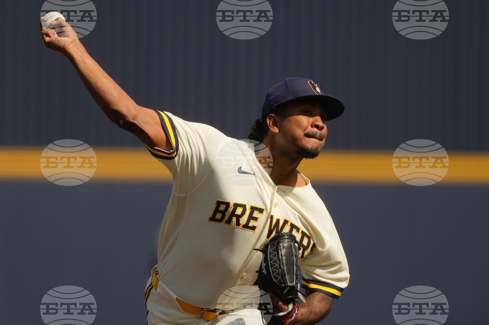 Giants Brewers Spring Baseball