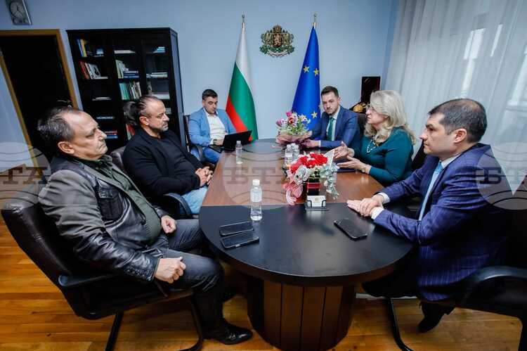 Tourism Minister Meets with Industry Organizations, Discuss Problems in Sector