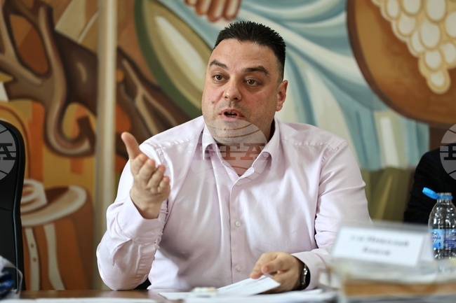 Община Перущица работи по три проекта за подмяна на водопроводната мрежа, отчете кметът пред Общинския съвет