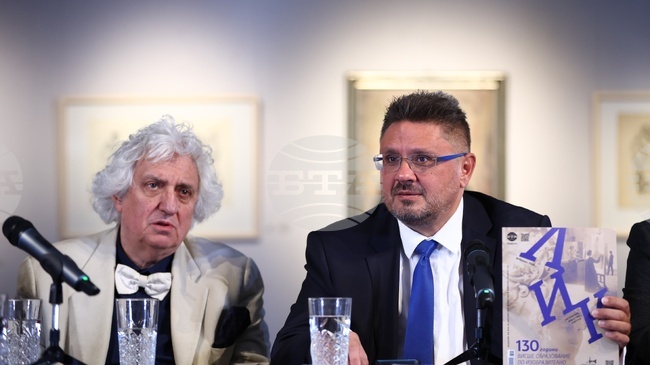 Броят на ЛИК за 130-ата годишнина на НХА е напомняне към властимащите, че трябват вложения и в духа на българската нация, каза Кирил Вълчев