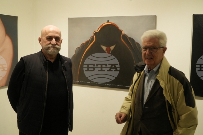 Историите в произведенията ми са забавни, но и леко тъжни, каза за БТА Недко Солаков, който представя новата си изложба „Дребните"