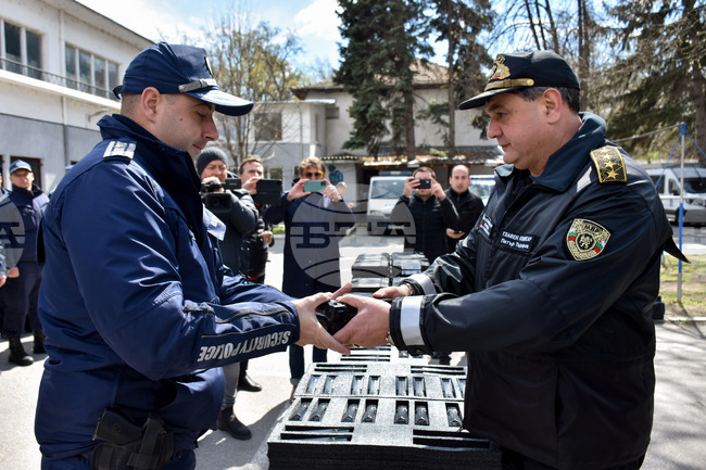 Пловдив - полиция - служители - оръжейна система и оборудване
