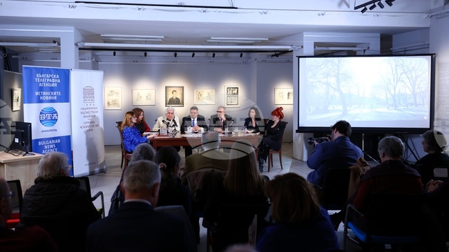 Февруарският брой на ЛИК, посветен на юбилейната годишнина на Националната художествена академия, бе представен в галерия „Академия"