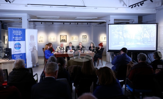 Февруарският брой на ЛИК, посветен на годишнината на НХА, бе представен в галерия „Академия"