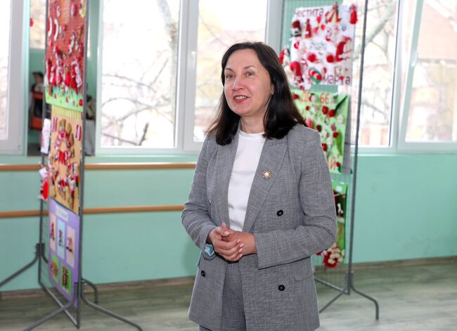 Надежда Чакърова: В тези най-хубави празници мартеничката да ни носи здраве и късмет