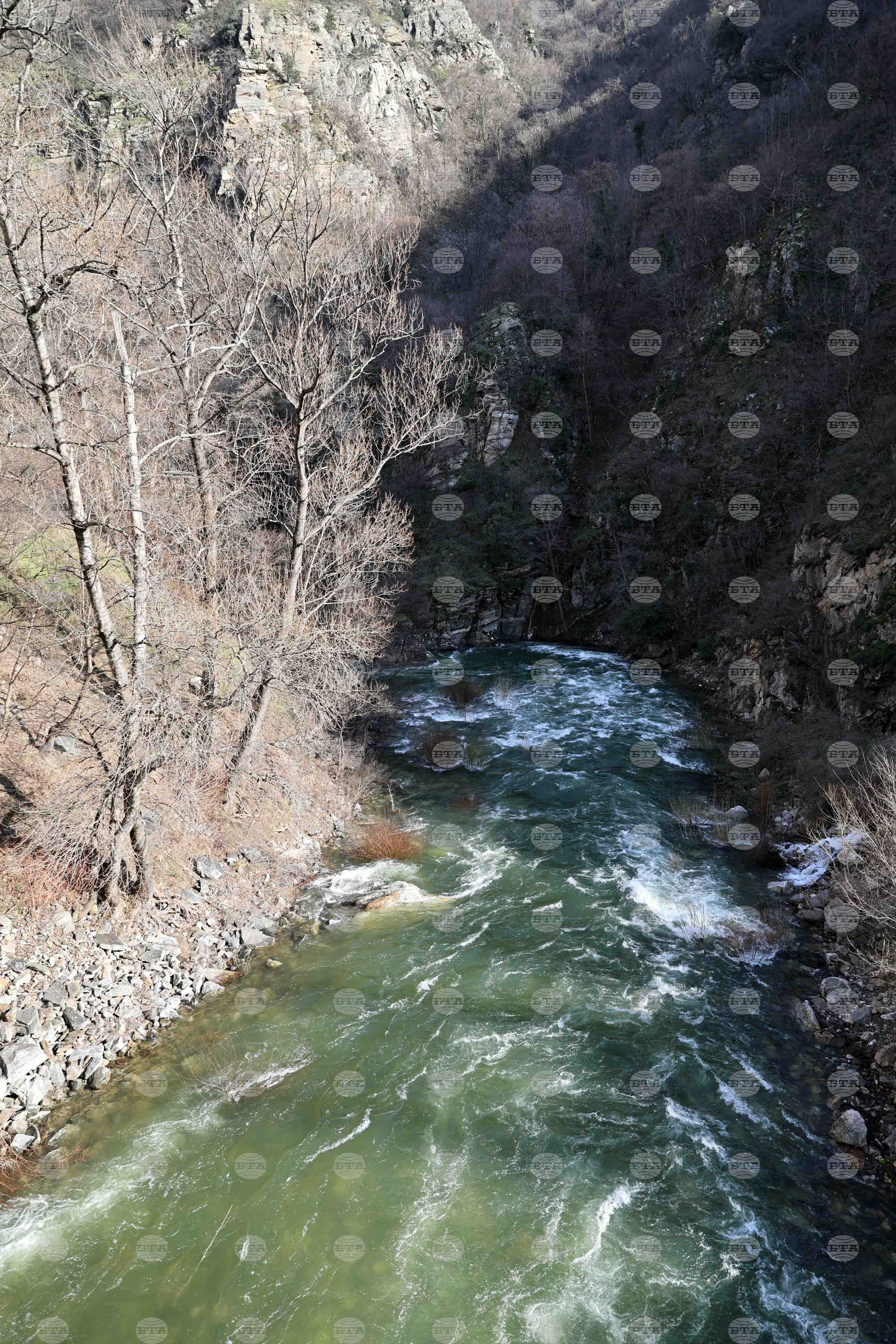 Язовир Кричим - контролирано изпускане 