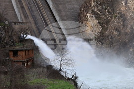 Язовир Кричим - контролирано изпускане