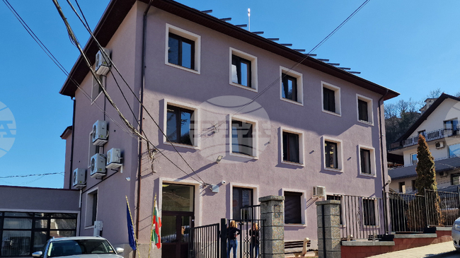 Общинският съвет на Своге одобри Общината да дари лек автомобил на Средно училище „Иван Вазов“ 