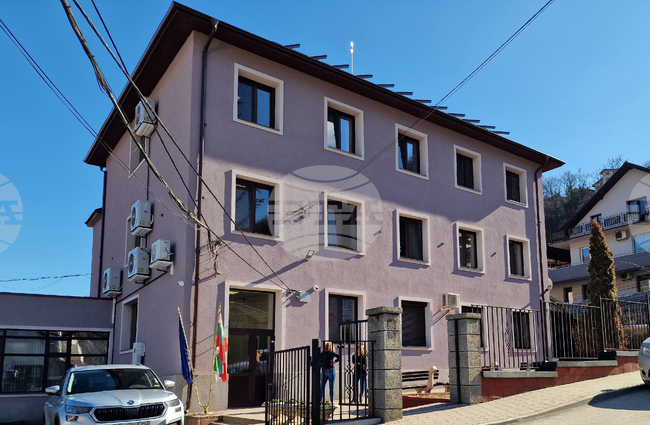 Общинският съвет на Своге одобри Общината да дари лек автомобил на Средно училище „Иван Вазов“ 