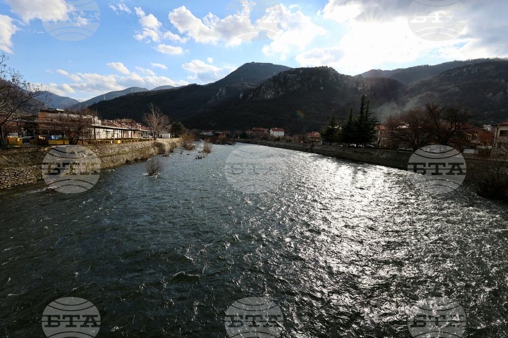 Язовир Кричим - контролирано изпускане 