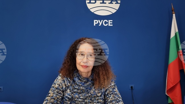 Художествената академия е магическо място, където се потапяш в шарена среда на миризми, идеи, възгледи, теории, каза Еслица Попова от Русе