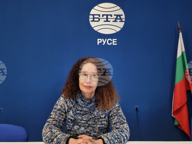 Художествената академия е магическо място, където се потапяш в шарена среда на миризми, идеи, възгледи, теории, каза Еслица Попова от Русе