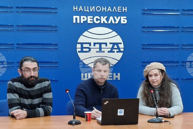 Най-важното за хората е да разберат, че да си художник не е дарба, а е въпрос на труд, каза скулпторът Десислава Досева 