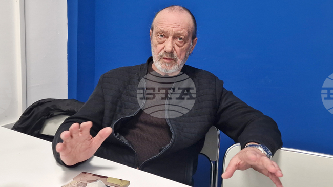 Приоритет за проф. Димитър Чолаков е да учи студентите по „Визуални изкуства“ в Търговище да възприемат света и като настроения