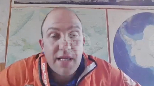 Творци в различни области винаги присъстват на българската антарктическа база, каза командирът й Камен Недков