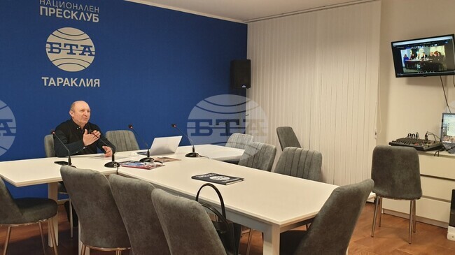 Отделът по изобразително изкуство към Детската школа по изкуствата в Тараклия е възпитал млади художници, продължили висшето си образование и в НХА