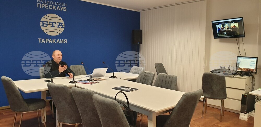 Отделът по изобразително изкуство към Детската школа по изкуствата в Тараклия е възпитал млади художници, продължили висшето си образование и в НХА