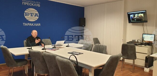 Отделът по изобразително изкуство към Детската школа по изкуствата в Тараклия е възпитал млади художници, продължили висшето си образование и в НХА