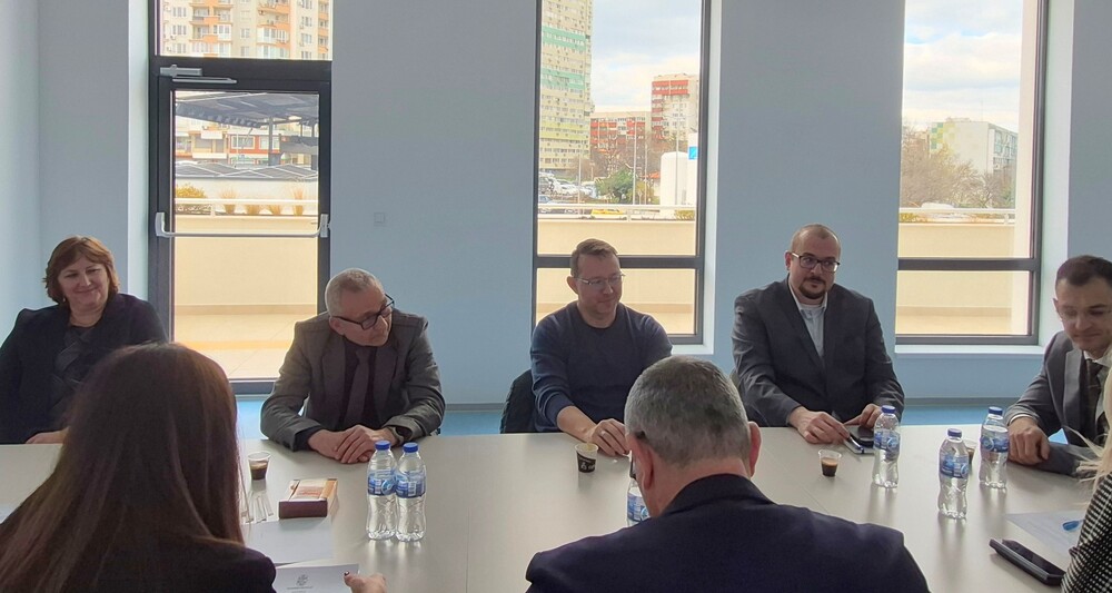 Четирима от петимата кандидати за управител на първата детската болница в Бургас продължават в конкурса 