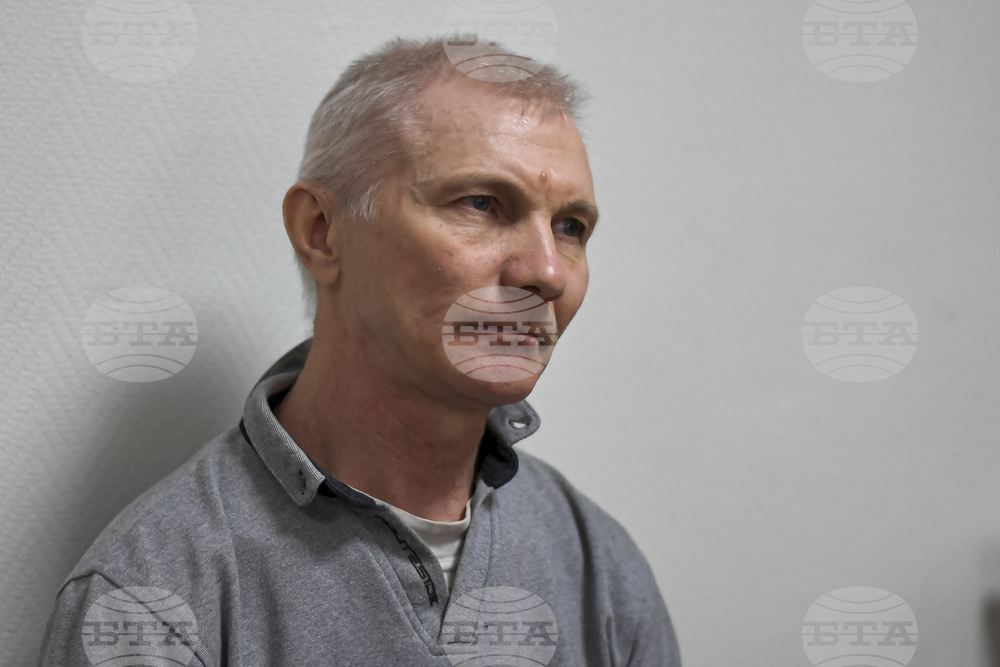 Бащата на руско момиче, нарисувало антивоенна картинка, се намира в Беларус, съобщи посолството на Русия в Минск