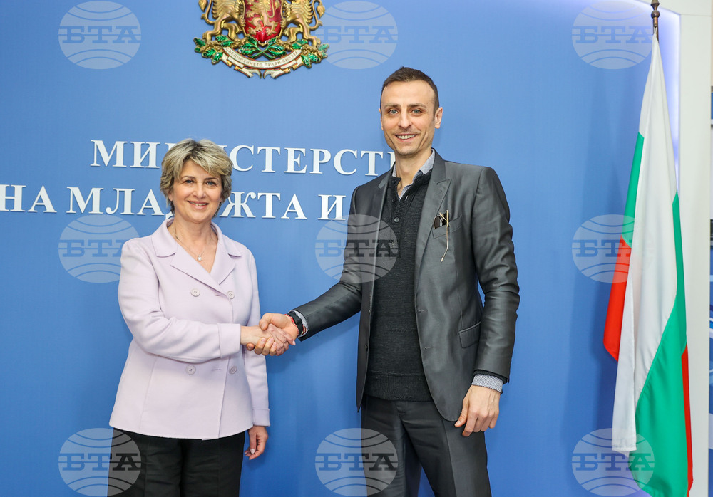 Министър Весела Лечева се срещна с Димитър Бербатов