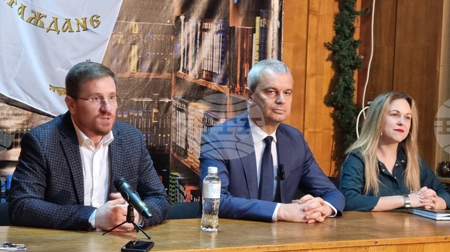 „Възраждане“ е за намаляване на държавната администрация с около 40%, каза на среща със симпатизанти в Брезник Костадин Костадинов