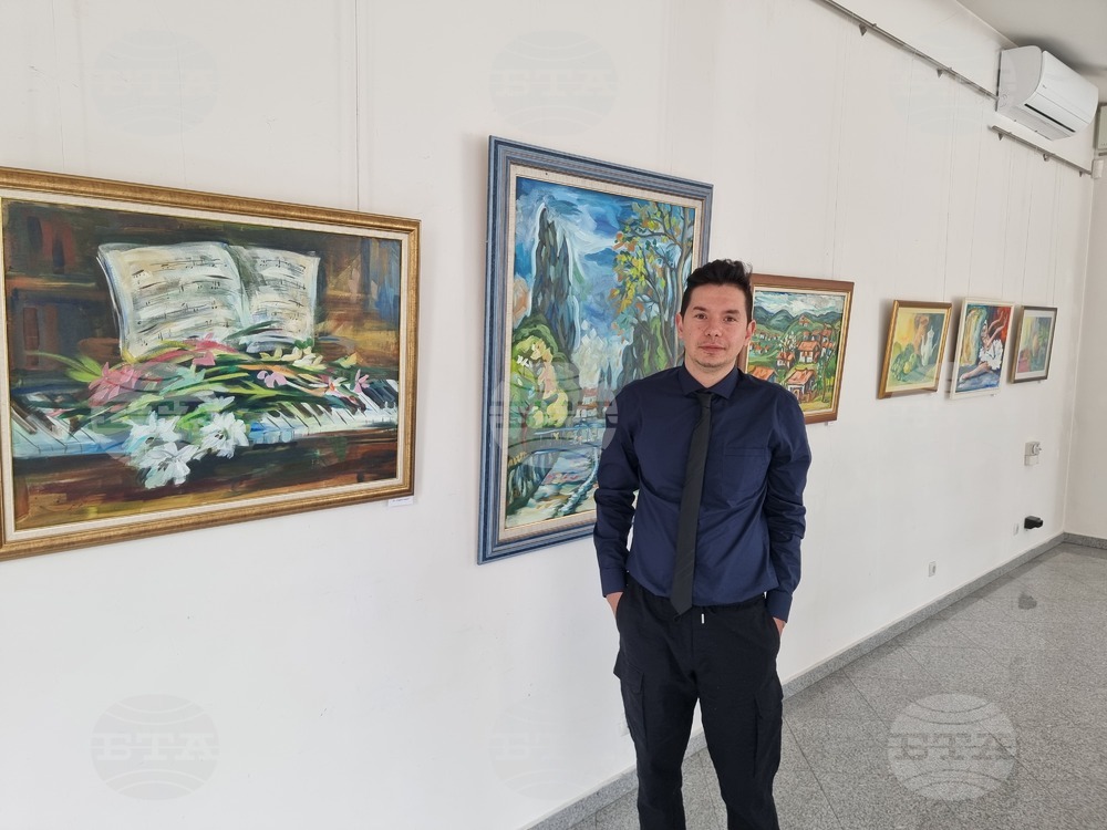 Хасковският художник Даниел Русев откри изложба живопис и керамика