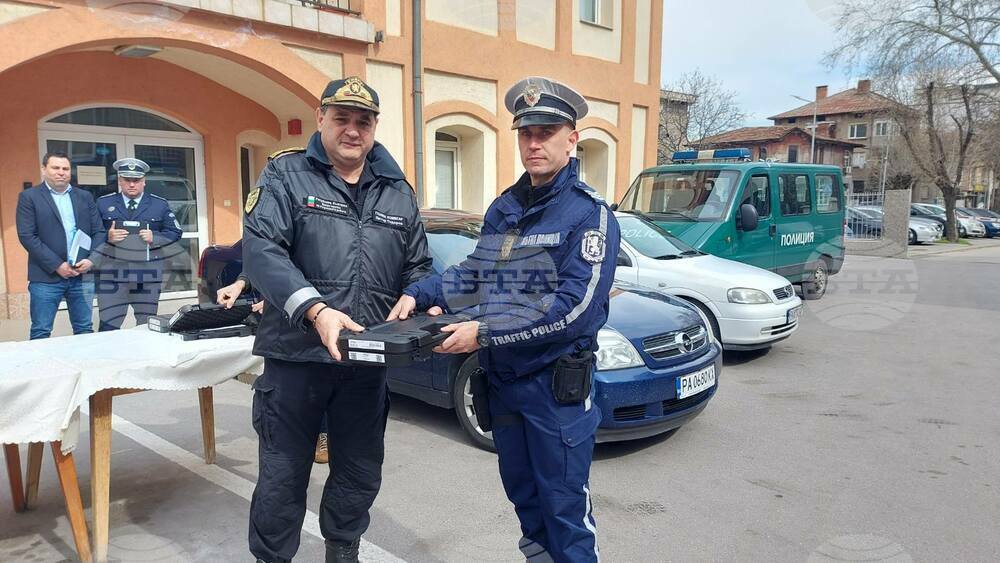 Служители от ОДМВР - Пазарджик днес получиха ново въоръжение