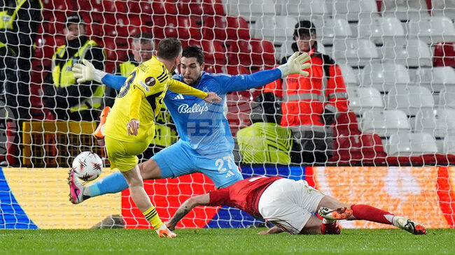 Фенербахче победи Нотингам Форест като гост, но отпадна от турнира Лига Европа