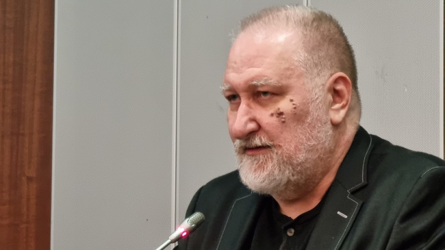 Трите големи теми на „Златоустъ“ са безмълвието, властта и цивилизацията, казва авторът Иван Стамболов