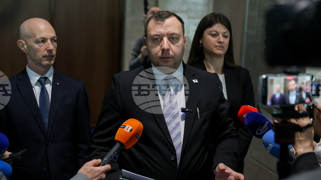 Андрей Гюров отказва да отговори на въпроси за безводието, защото смята, че не е негов ресор, заявиха от „Възраждане“