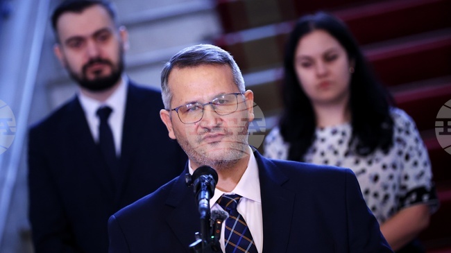 Agriculture Minister Alerts PM about Unspecified National Security Threat