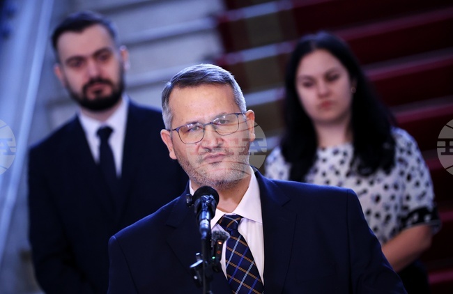 Agriculture Minister Alerts PM about Unspecified National Security Threat