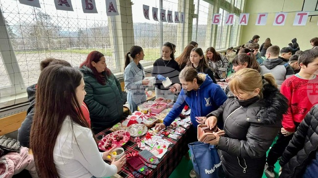 Ученици от омуртагското село Камбурово събраха 880 евро в кампанията „Мартеничка с кауза“