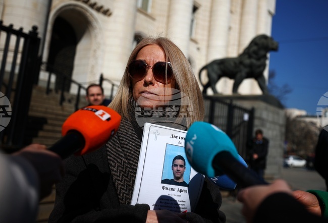 Съдът отложи делото за катастрофата в София, при която загина 14-годишният Филип, заради неизготвена експертиза