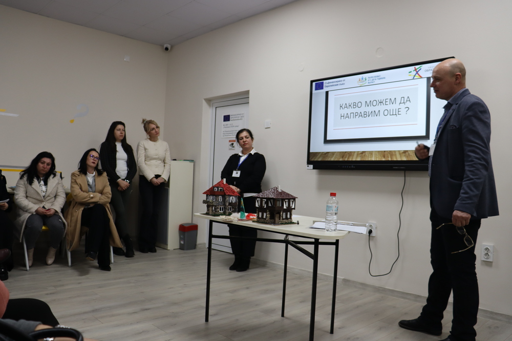 Съвместните усилия на учители, родители и институции за превенция на отсъствията от училище бе тема на среща по проект „Пълен обхват“ в Търговищко