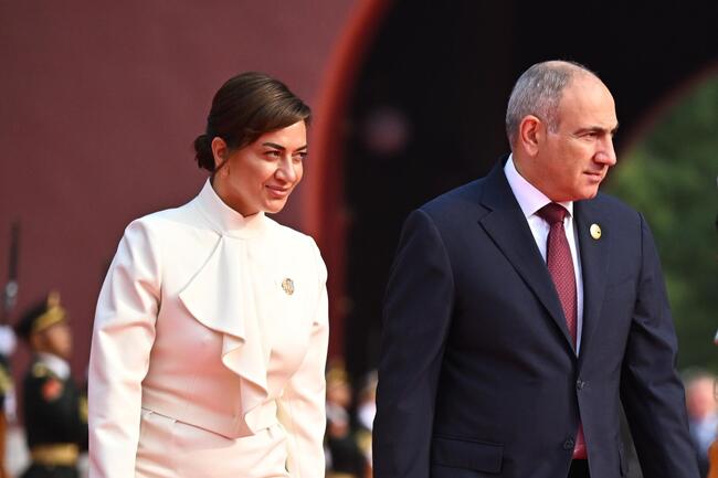 АРМЕНПРЕС: Съпругата на арменския премиер напуска правителствената резиденция, след като бракът им се разпадна