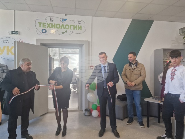 Нов STEM център беше открит в Националната професионална техническа гимназия „Шандор Петьофи“ в Разград