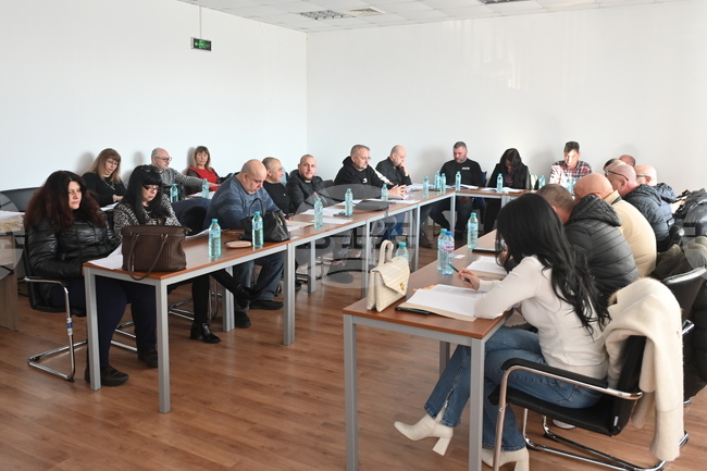 Общинските съветници в Лом упълномощиха свой представител да гласува против отстраняване на д-р Красимир Каменов от управата на Областната болница в Монтана