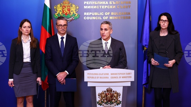 Цените на водата в България са на пазарен принцип и от вчера координирано бяха вдигнати, заяви служебният регионален министър