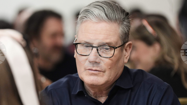 Британският премиер обеща да „продължи да се бори“ въпреки унизителното изборно поражение, което му нанесоха Зелените