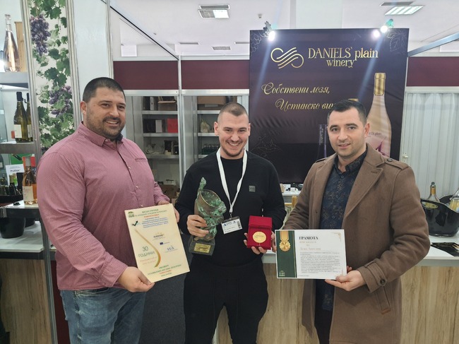 Абсолютен триумф на "Винария 2026": Студент на ВУАРР грабна три престижни отличия 