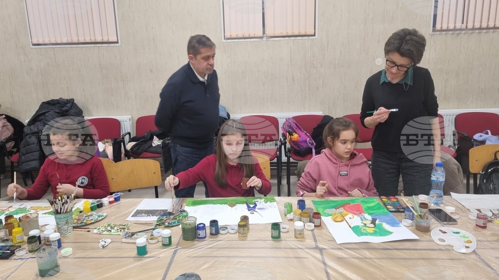 Инициативата „Живата карта на свободата” събра ученици, учители и родители от Търговище в творческа изява по повод Трети март 