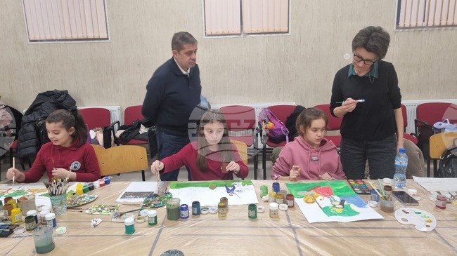 Инициативата „Живата карта на свободата” събра ученици, учители и родители от Търговище в творческа изява по повод Трети март 